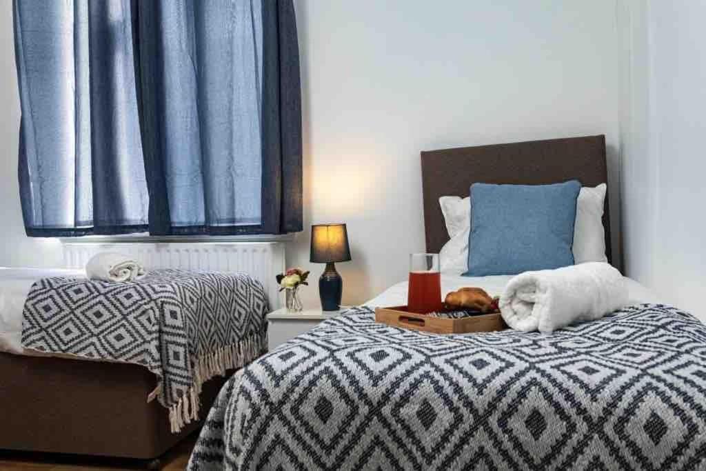 Spacious City Centre 2 Bedroom Apartment - Lt Apartment レスター エクステリア 写真