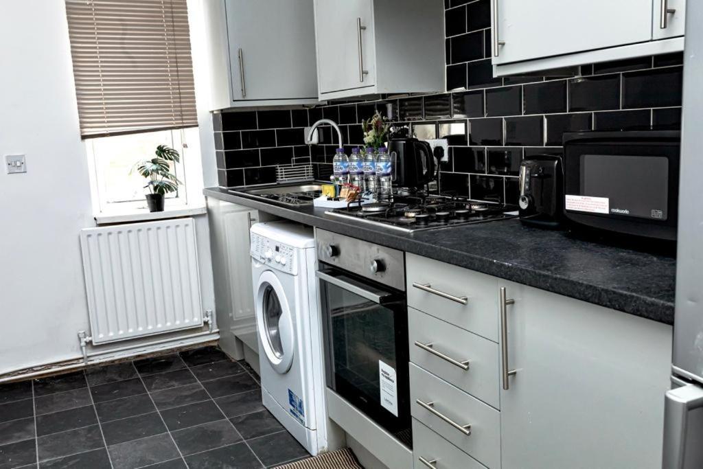 Spacious City Centre 2 Bedroom Apartment - Lt Apartment レスター エクステリア 写真