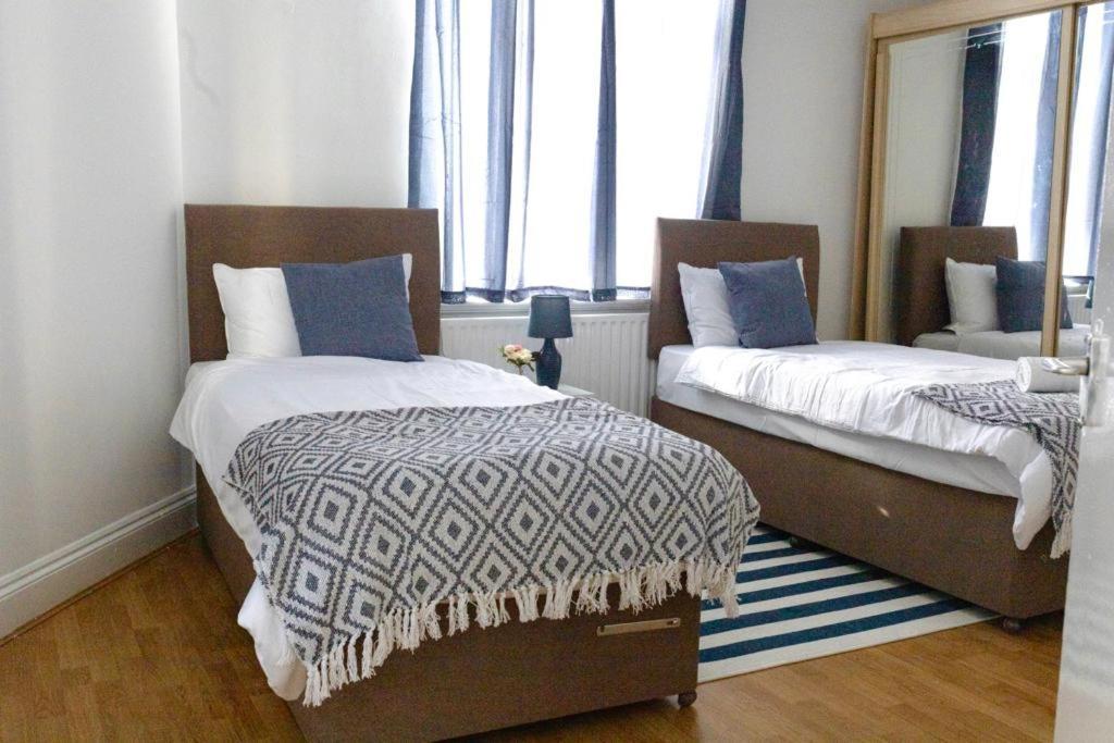 Spacious City Centre 2 Bedroom Apartment - Lt Apartment レスター エクステリア 写真